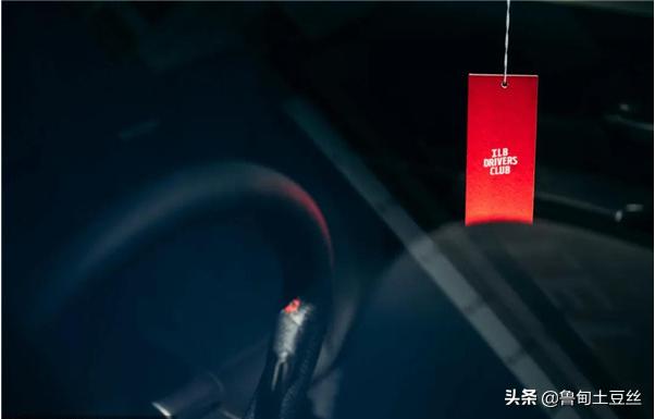 「毂锐驰」一台融入了JDM元素的宝马E93335i