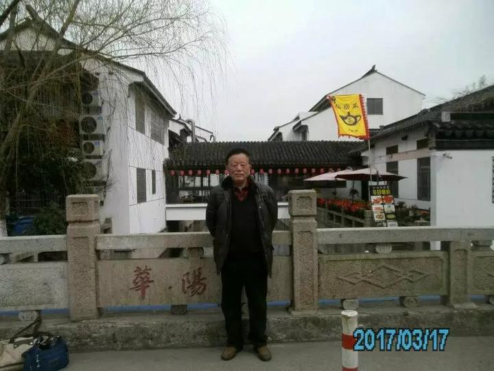 中国江苏知名教授易耀秋力作《沉重的红盖头》出版发行