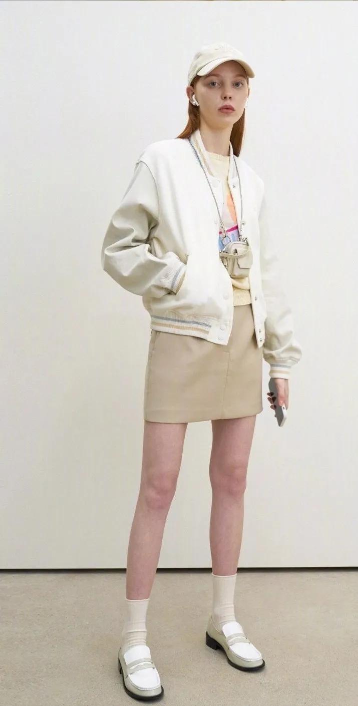 穿裙子要搭配什么鞋子才好看呢,红色上衣黑色裙子配什么鞋子好看