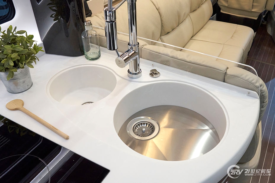 依维柯a型房车二手车,依维柯可拓展房车推荐20-30万左右