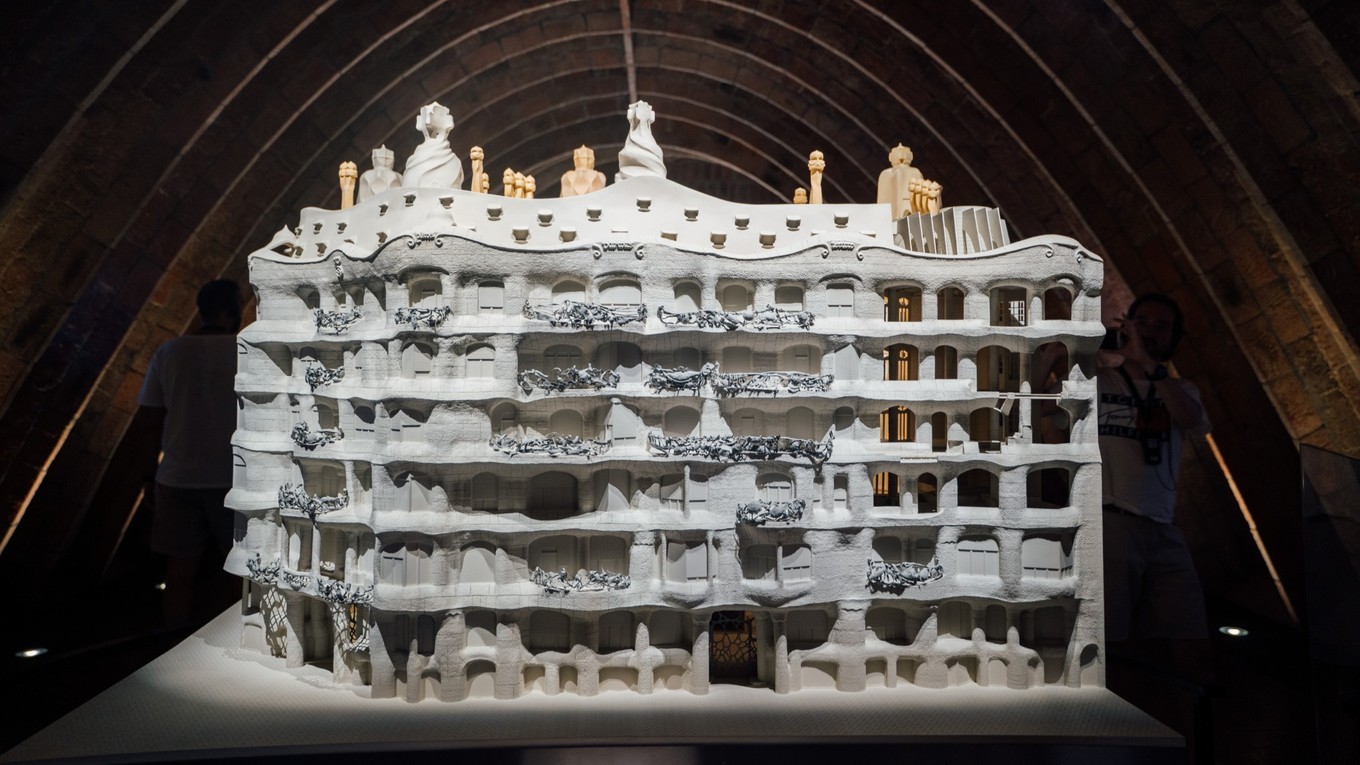 米拉之家烟囱,米拉之家天井