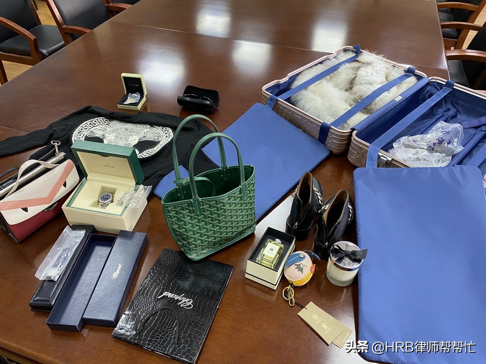 贩卖假珠宝被查获,偷闺蜜奢侈品的包