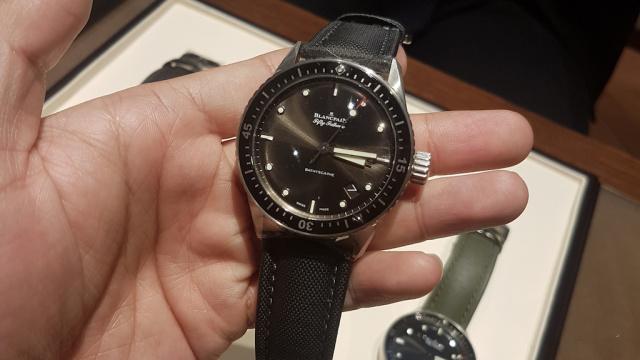 劳力士潜水表宝珀 (劳力士潜航者和宝珀五十噚哪个好)