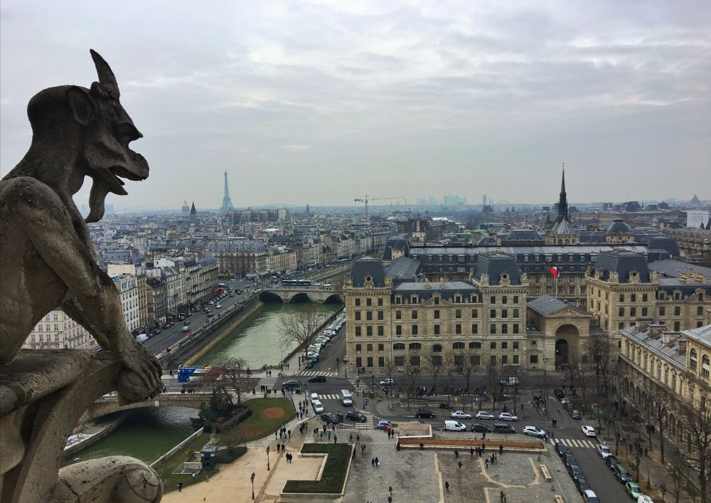 云巴黎旅游 (云旅游这一站出发童话小城布尔津)