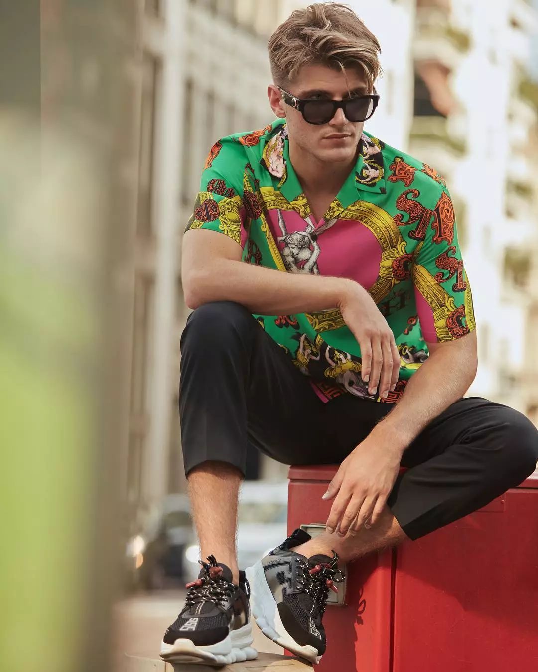 被嘲笑路人长相的搞笑网红TwanKuyper，成为Versace男模