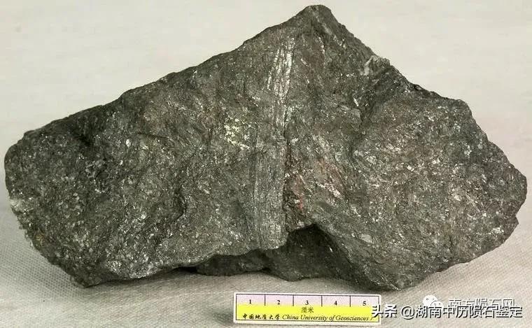 月球陨石与地球矿石的区别,月球陨石和矿石有什么区别