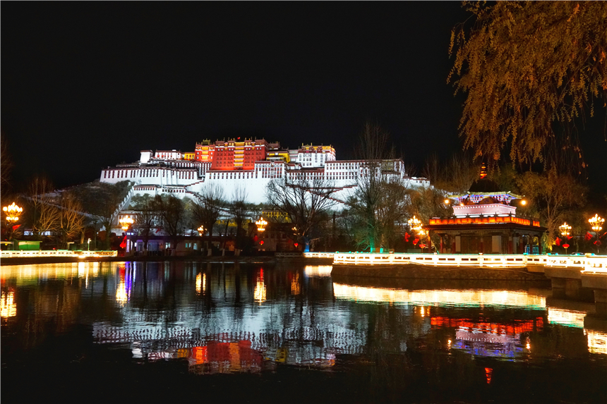 西藏布达拉宫攻略自由行,情侣藏服写真拉萨布达拉宫