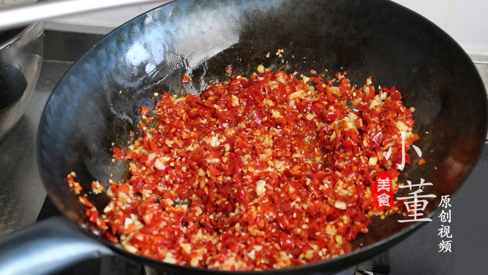 家庭自制辣椒酱配方不放冰箱,用干黄酱熬辣椒酱的做法及配方