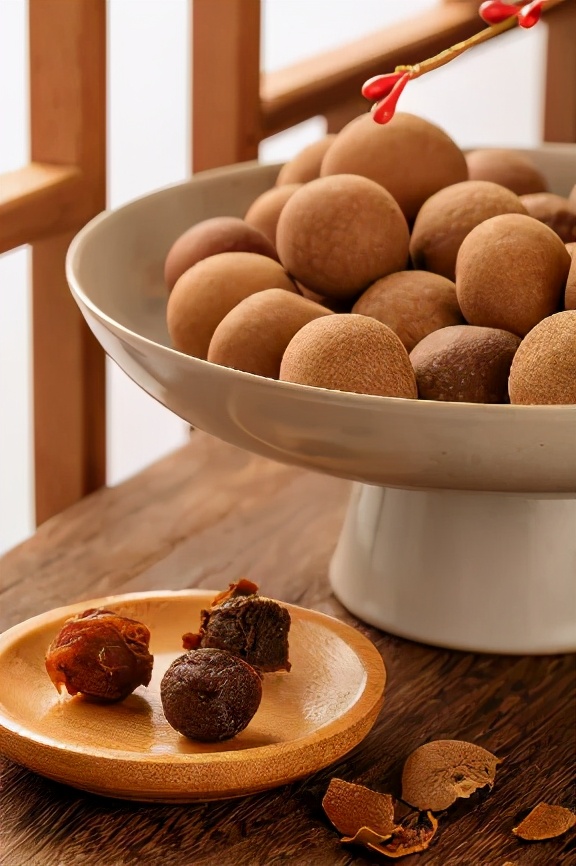 桂圆跟龙眼哪个是补品,吃桂圆和龙眼功效一样吗