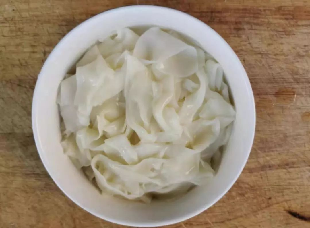 包饺子剩下的的饺子皮不要扔了,包饺子多余的饺子皮