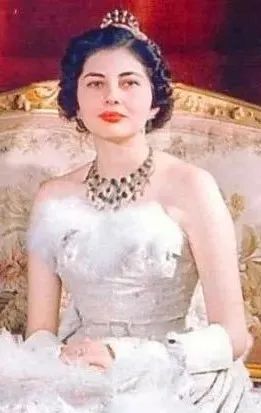 私生女王储弃位，公主构陷准弟媳，完美王妃背后有多少暗涌？