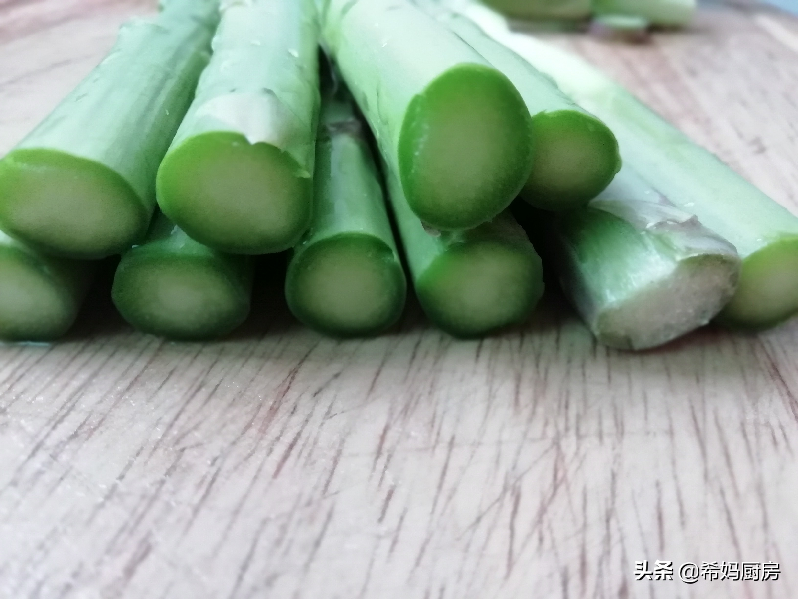 春季补充营养多吃芦笋，一文教会你，买到脆嫩又好吃的芦笋