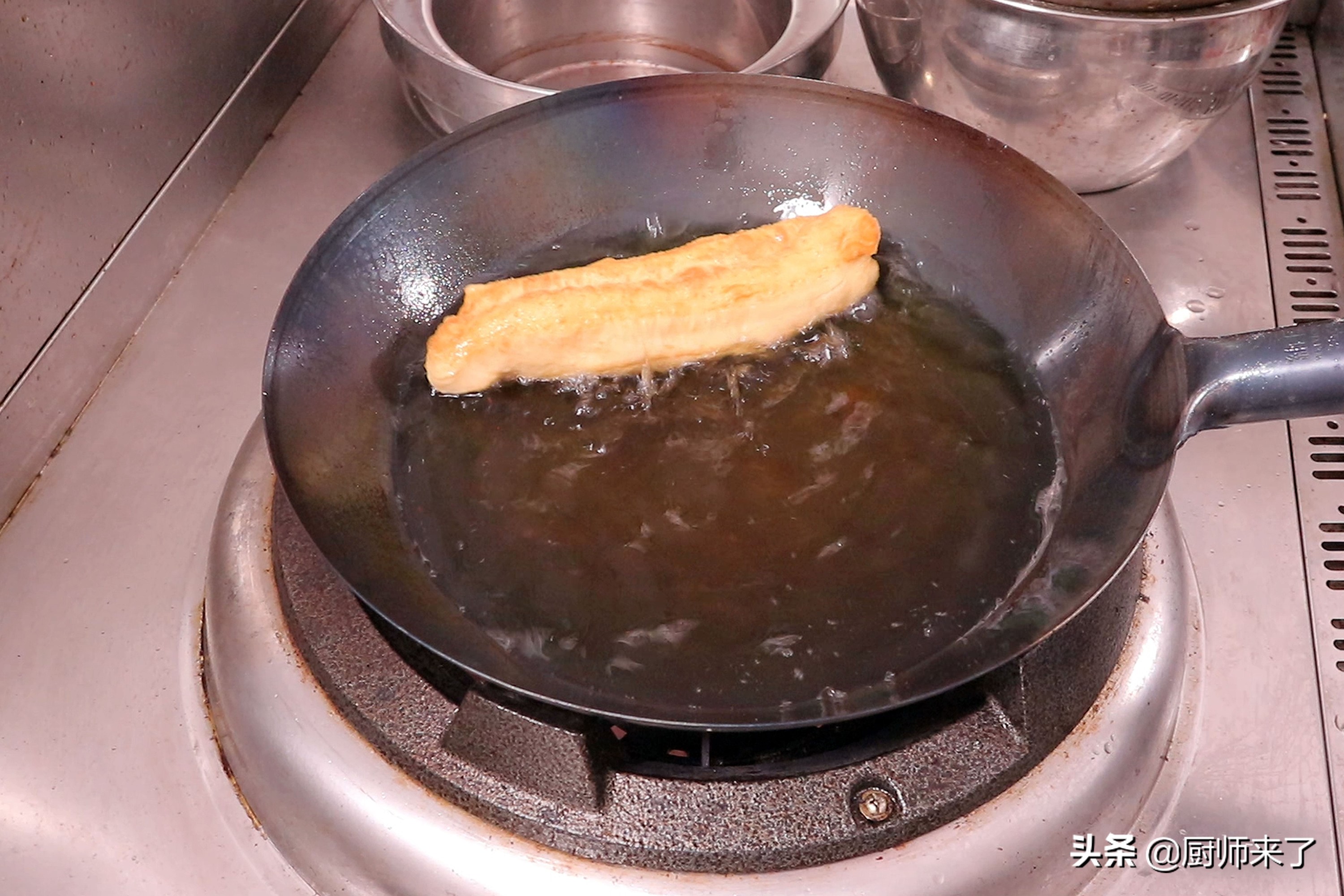 油条发面怎么发才松软,油条面太筋道拉不开往回缩怎么办