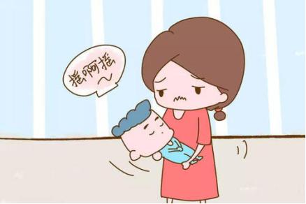 宝宝刚喝完奶就吐是什么原因,宝宝刚喝完奶但却一直哭