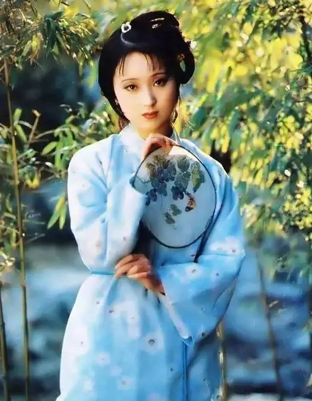 团扇和折扇哪个更有文化,中国折扇纸扇