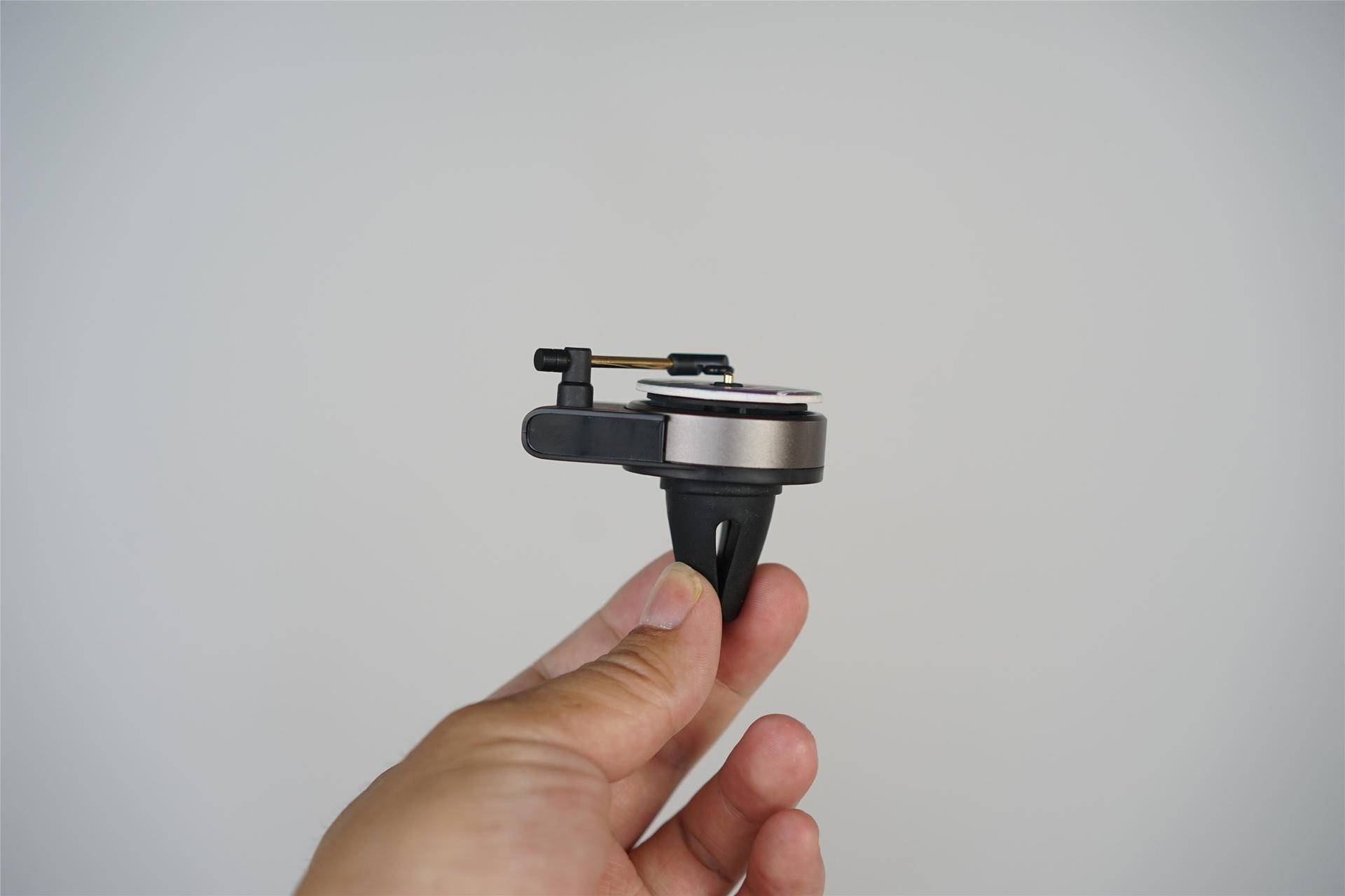 原创首发：安全又有情杯的TITA唱片机车载香薰上手体验