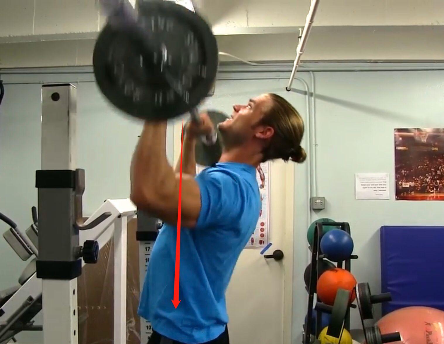 五步掌握杠铃站姿推举:强化三角肌前束,让你的上肢训练稳定高效