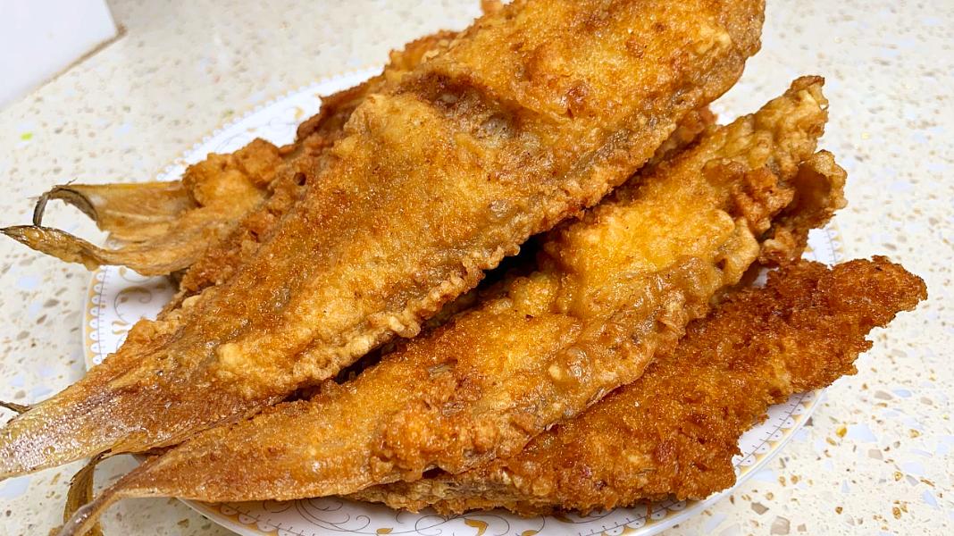 炸鱼只放面粉或淀粉都错了,炸鱼是放淀粉好还是面粉好