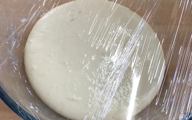 柔软有嚼劲的面包做法不用酵母,自制面包的超简单做法无油