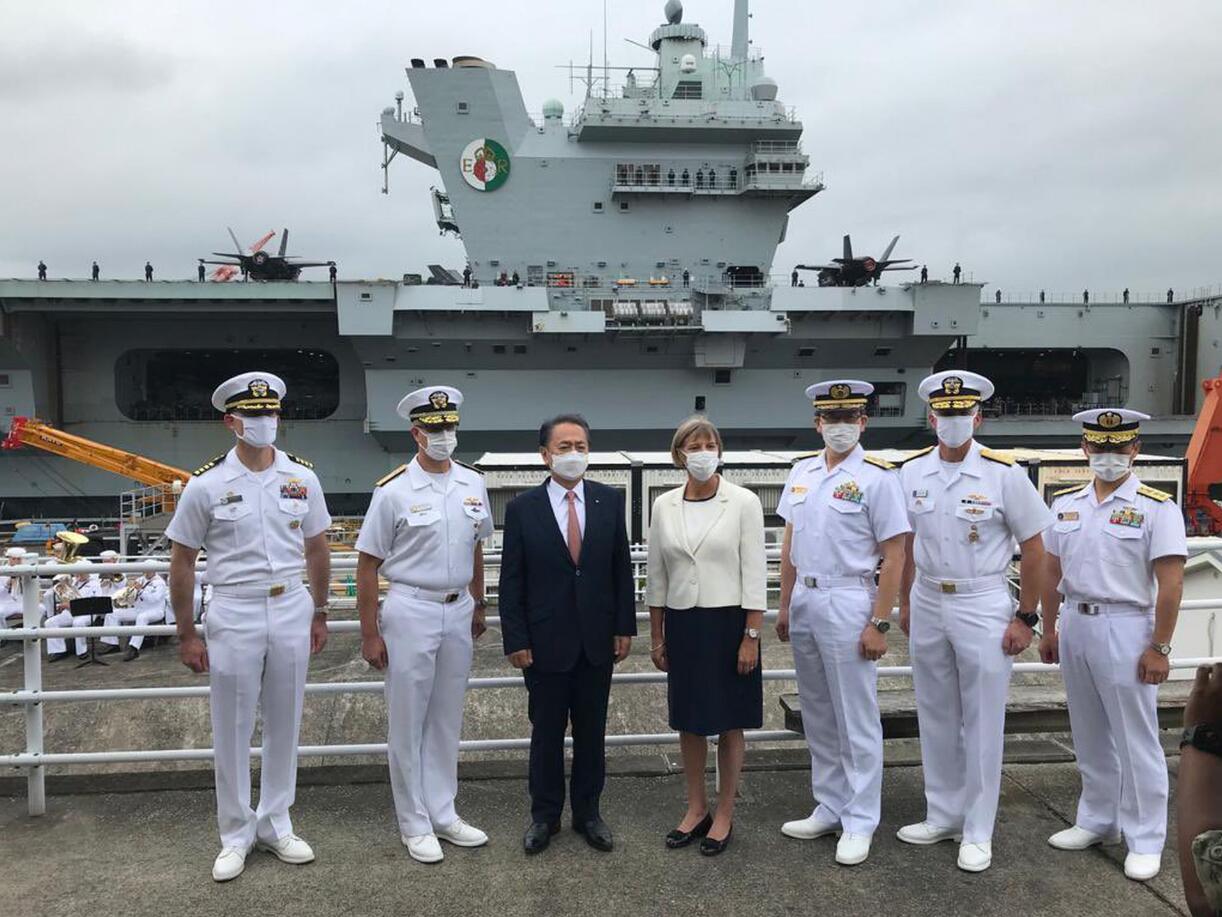 韩国不收美国不管，英航母四处碰壁找日本接盘：靠港可以不能下船