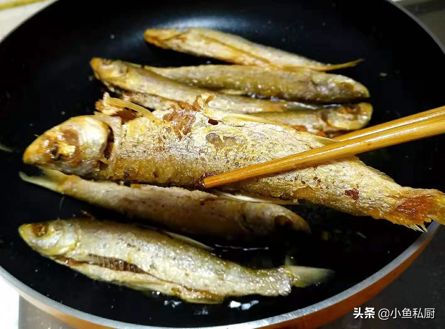 鱼怎么煎不粘锅不破皮简单方法,怎样煎鱼不粘锅不掉皮省油又好吃
