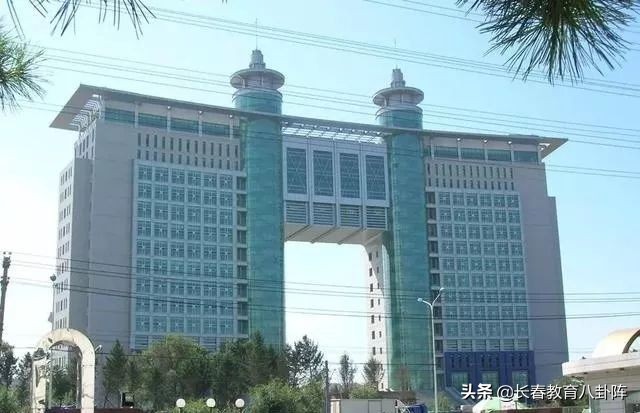 全国高校宿舍奢华排行,各个学校宿舍大比拼