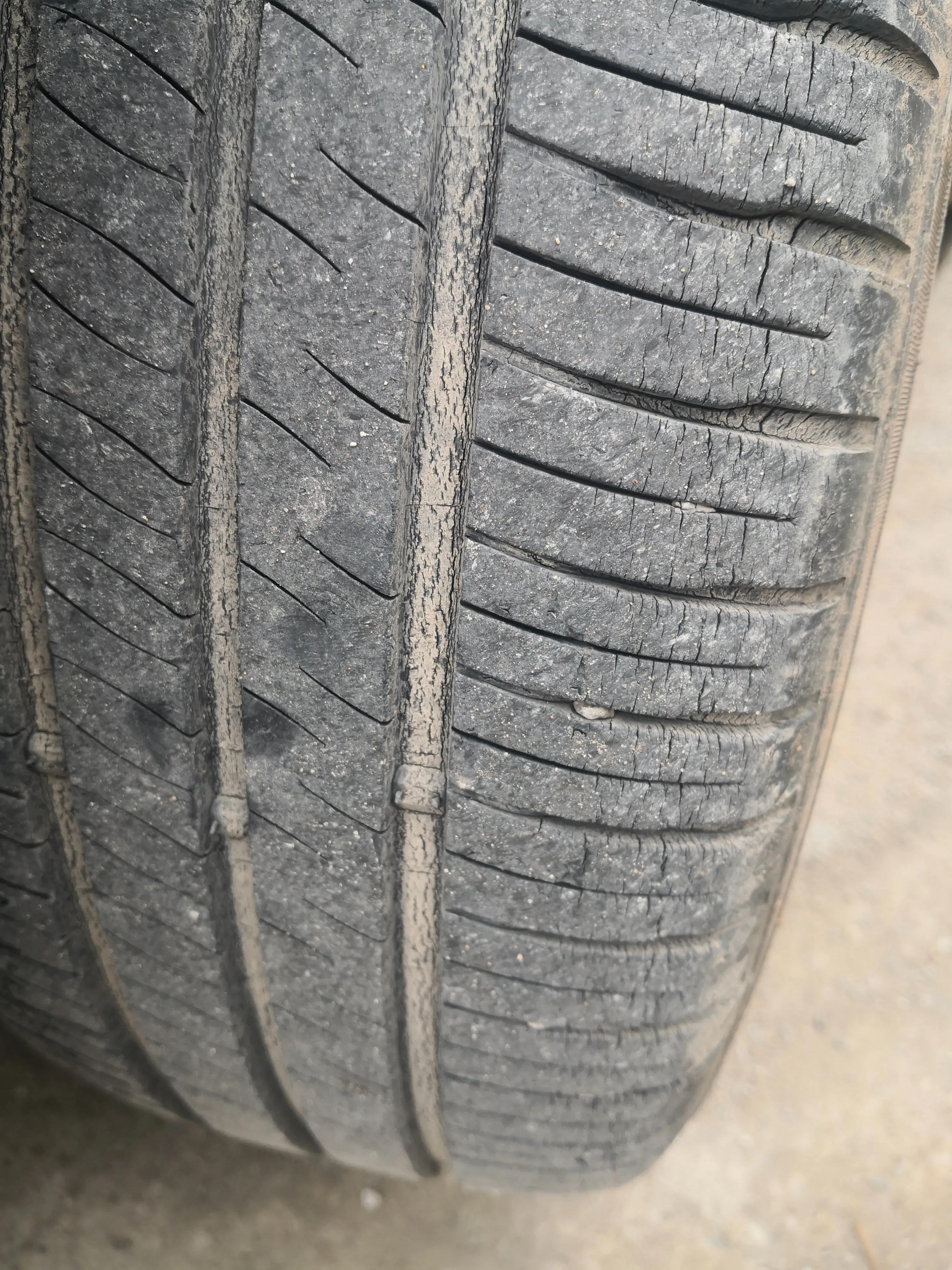 小车轮胎6年了换前轮两个行不行,家里用的汽车轮胎怎么选择