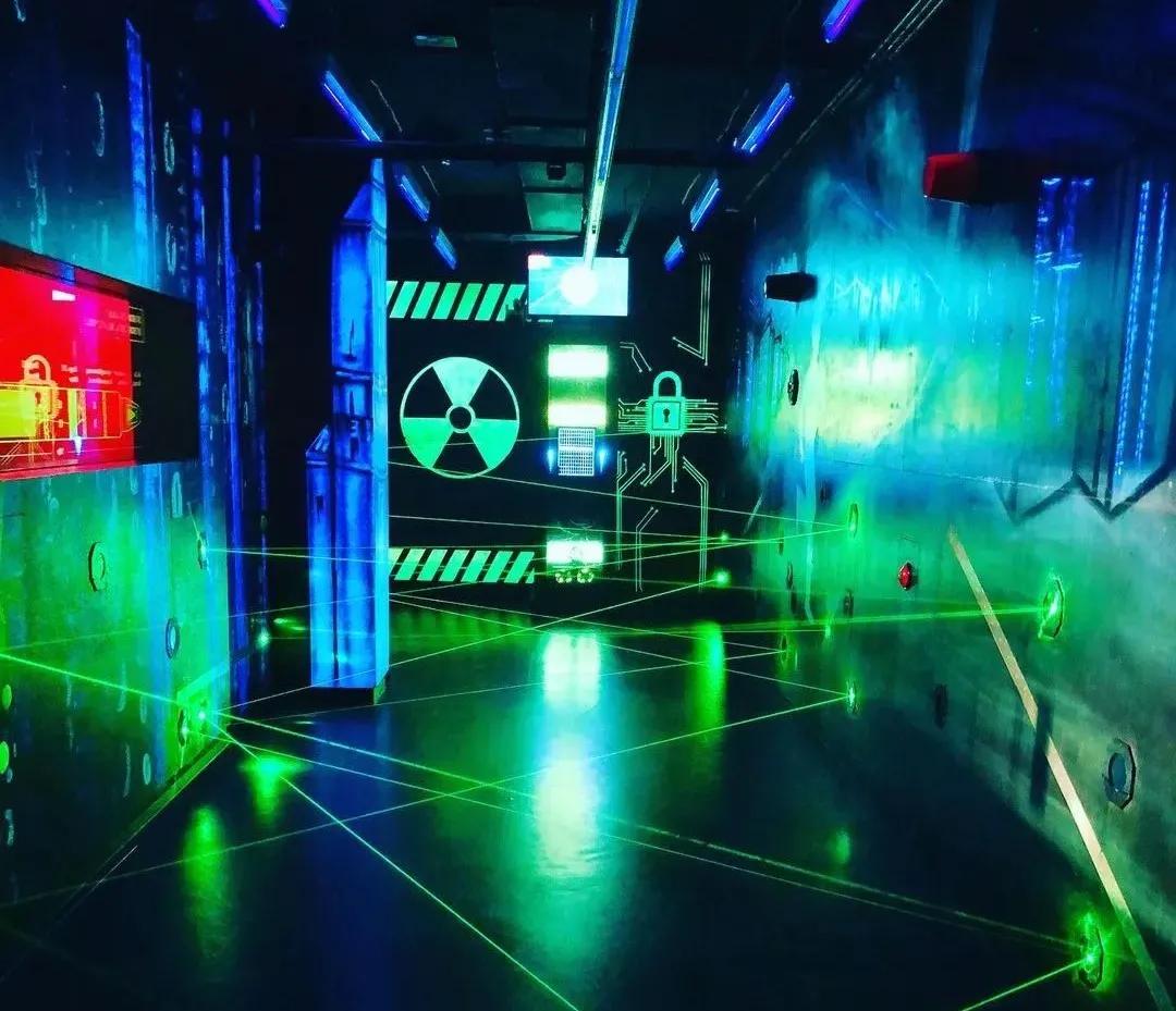 贫穷且性感，解锁“亚文化之都”的小众体验