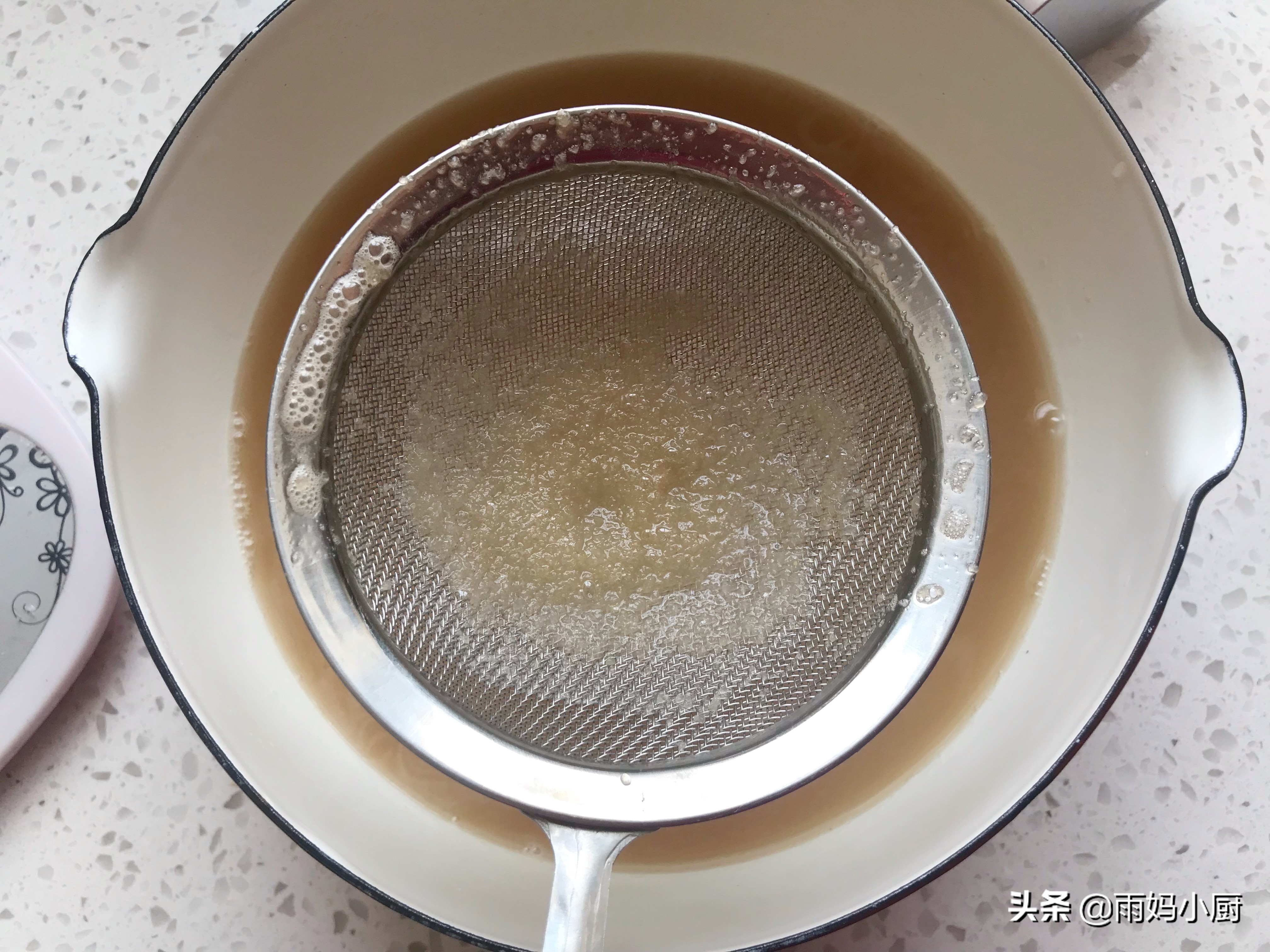 白糖雪梨的正确做法润肺止咳,用雪梨和冰糖做棒棒糖