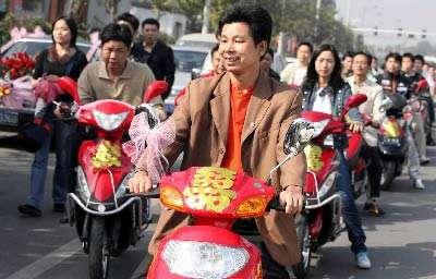 电动车轮胎爆胎需要更换么,小车轮胎爆胎了怎么换备胎