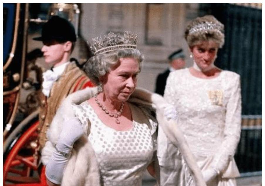 戴安娜在机场喊爸爸,菲利普亲王和戴安娜恋爱过程