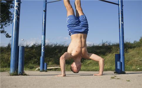 靠墙倒立撑怎么练,靠墙倒立撑正确做法