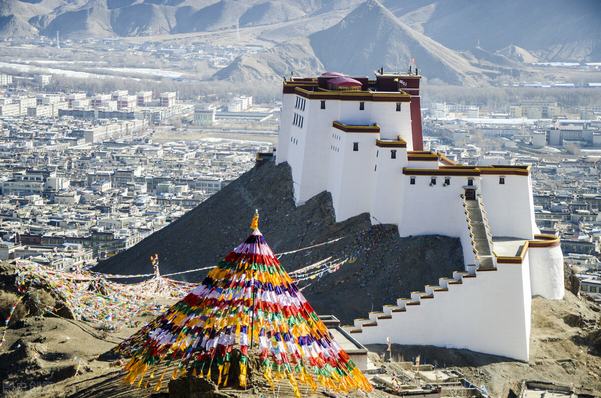西藏的玛尼堆和经幡,藏区三大玛尼堆