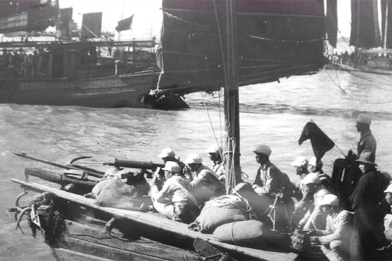 1949年，英国军舰驶入长江，粟裕犹豫是否炮击，毛主席：均可轰击