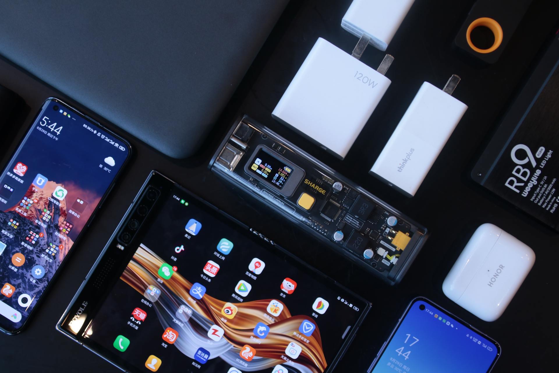 除了超高颜值，闪极卖千元的勇气是什么？一枝独秀