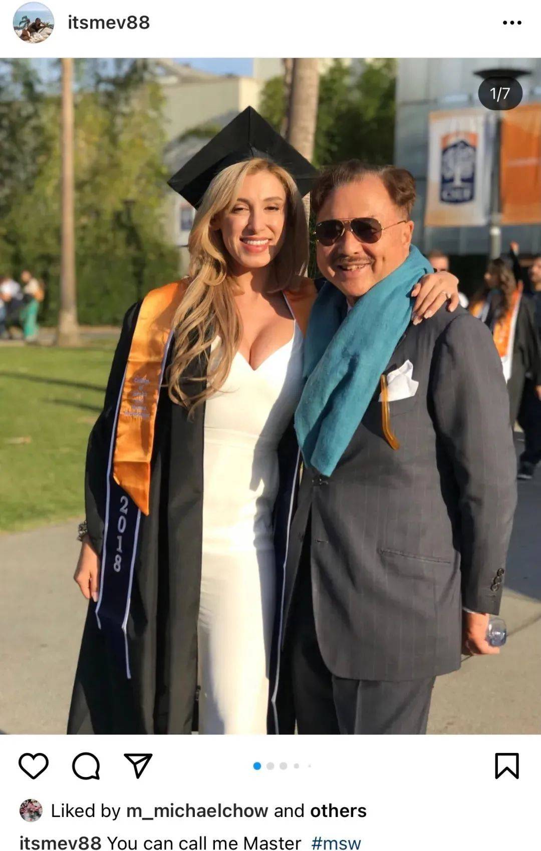 这个华人在美国被称作华人食神,80岁喜得子,老婆是美女还是硕士