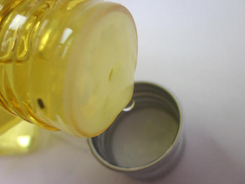 冬天用甘油好还是凡士林好，冬季要不要单纯使用甘油？