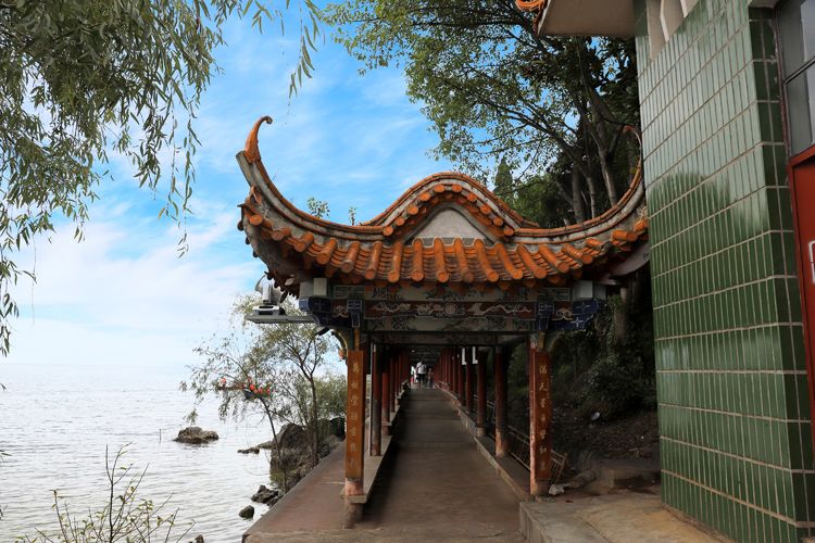 抚仙湖孤山上有什么景点,抚仙湖里的小岛