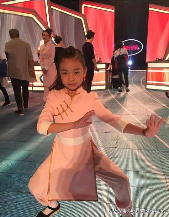 你不是一个人在战斗黄健翔解说词,解说员黄健翔