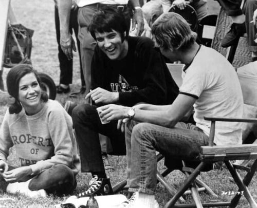 复古与潮流的帆布鞋,帆布鞋是体现休闲风的重点单品