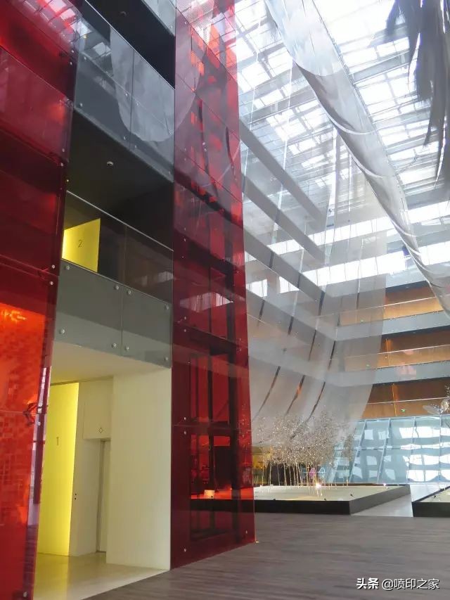 亚克力板是玻璃还是塑料,塑料和亚克力哪个结实耐用