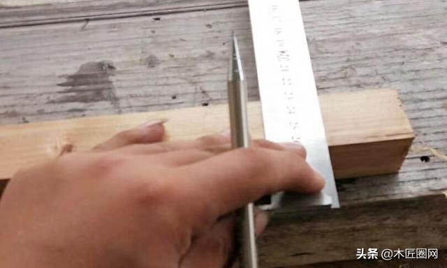 逐渐兴起的木工学校，以学习木工基础知识开始，偶尔也打打小家具