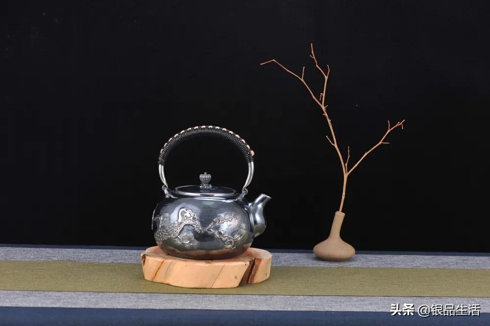 寒夜客来茶成酒一片冰心在玉壶,寒夜客来茶当酒一片冰心在玉壶