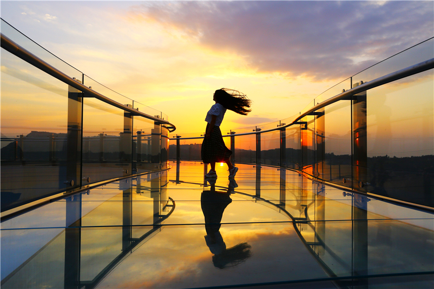 初夏河南,找寻童心,邂逅伏羲山的斜阳,一颗心萌化在云上牧场