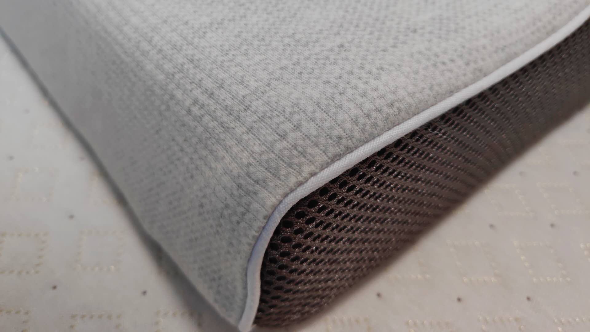 睡一个好觉需要记忆棉材质的床垫,记忆棉床垫和枕头