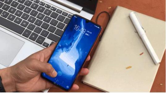 运用vivo提供的屏幕指纹识别技术,vivo手机屏下指纹真的不成熟吗