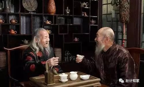 商周时期青铜鹰头卣,高仿商代青铜虎食人卣