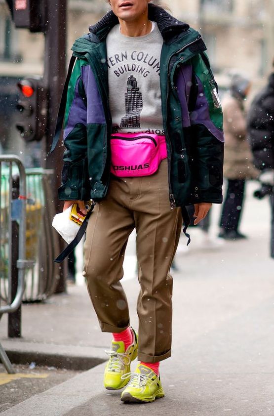 比较有特色的服饰配饰,搭配时尚衣服的双肩包