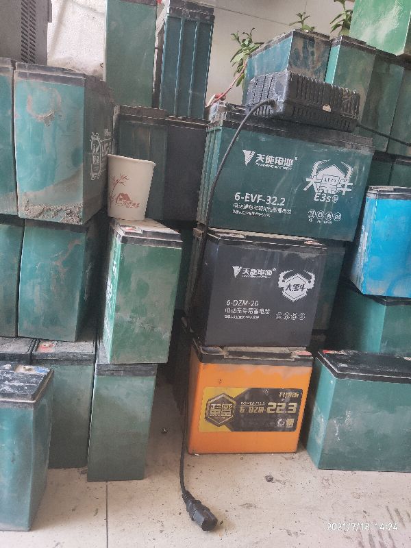 电动车电池什么情况才会爆炸,电动车爆燃的都是什么电池