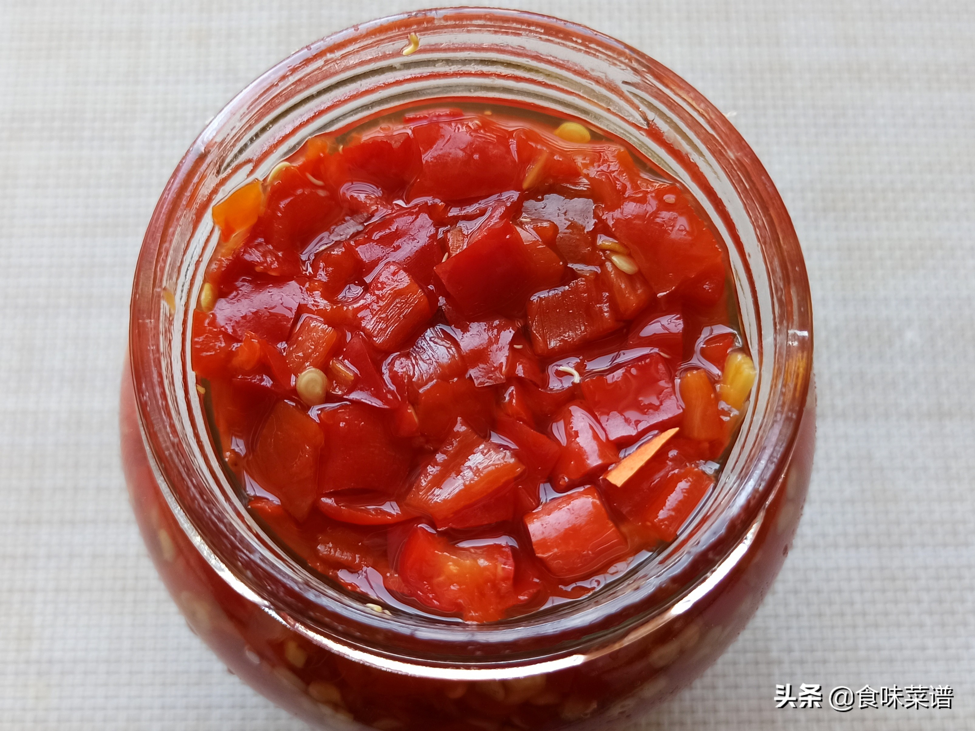 奶奶教你做腌萝卜,农村奶奶自制腌萝卜